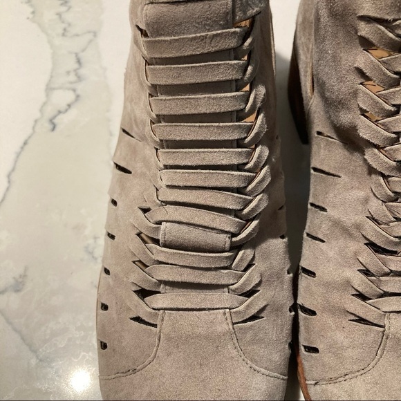 𝅺SAM EDELMAN Sz 9 Suede Crisscross  Cut Out Detail Buckles Stacked Heel Booties - Picture 4 of 15